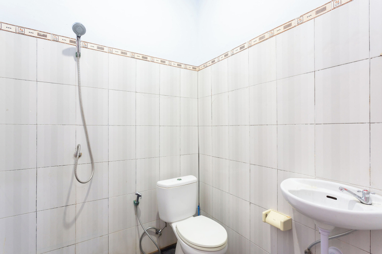 Bathroom 12