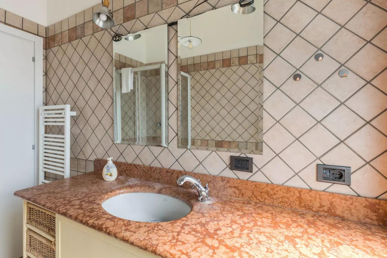 Bathroom 4, Verona Holidays, Verona