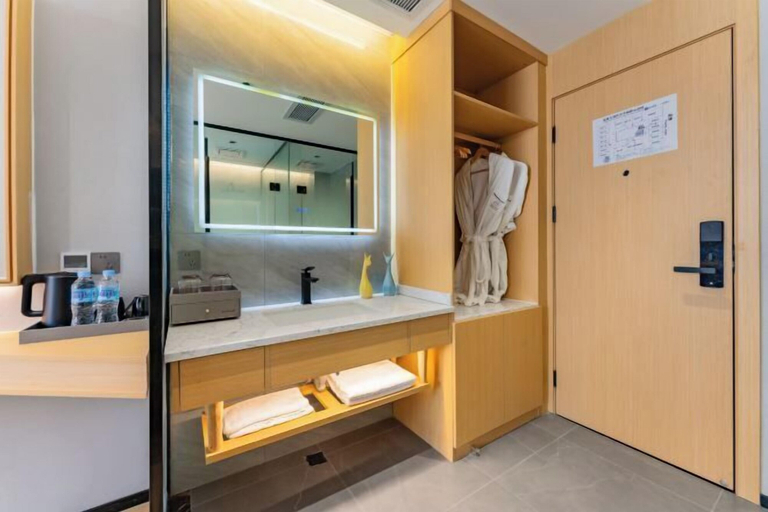 Bathroom 4, Shengtong Hotel, Lijiang