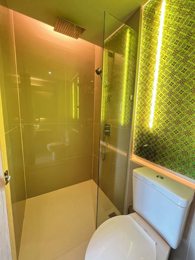 Bathroom 4, Grande Carribean Condo By Thita, Pattaya