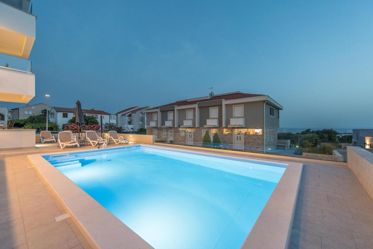 Others 4, Adna luxury apartment with a pool, Novalja
