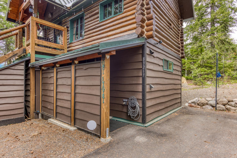 Exterior 16