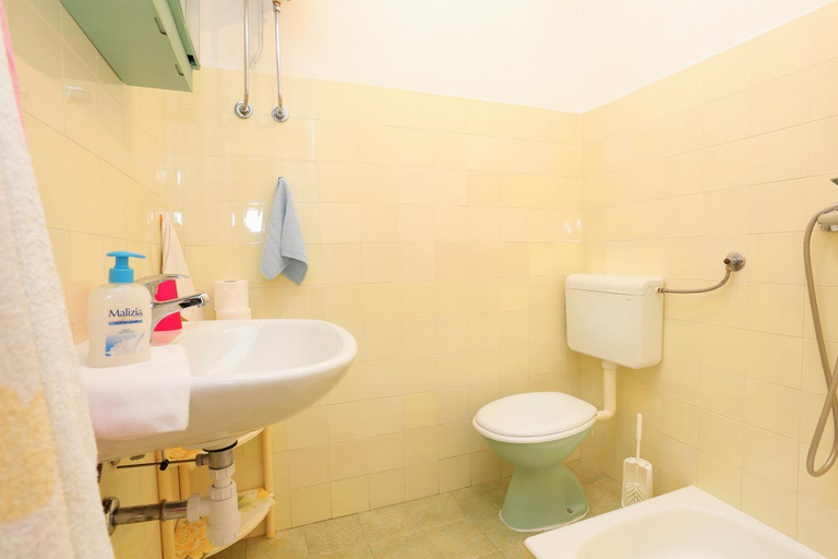 Bathroom 2, Rooms with a parking space Brela, Makarska - 17281, Brela