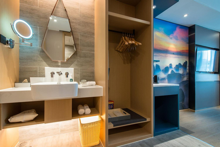 Bathroom 7