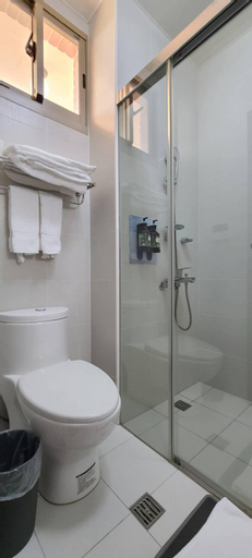 Bathroom 14