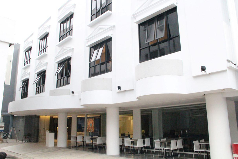 Exterior 1