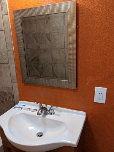 Bathroom 4, Budget Inn, Macon