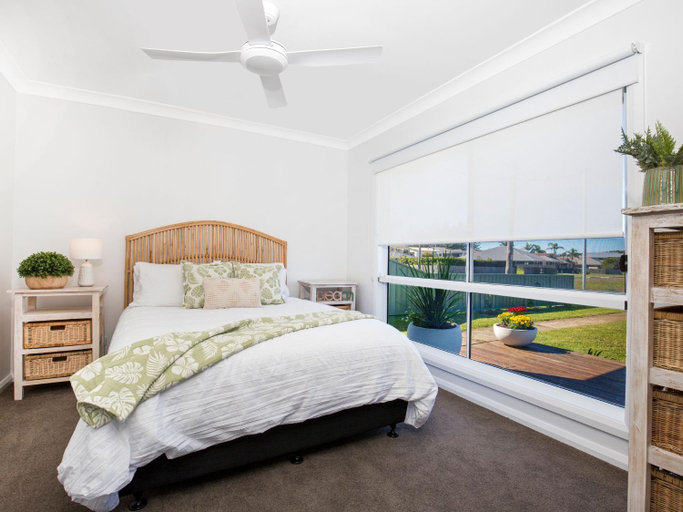Bedroom 2, Periwinkle I Pet Friendly I 2 Mins Walk to Beach, Shoalhaven - Pt B