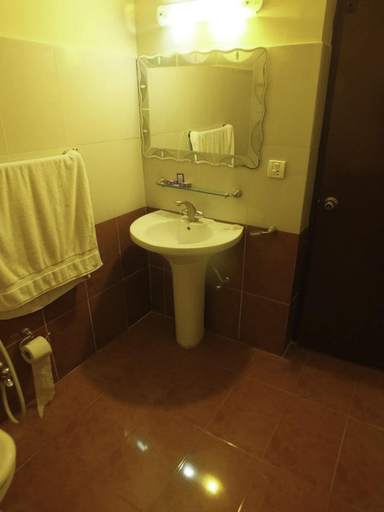 Bathroom 4, Capetown Guest House, Islamabad