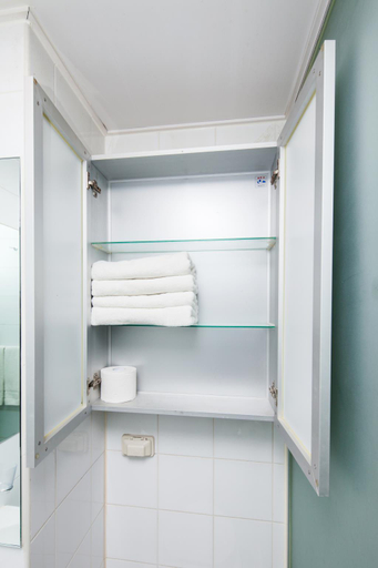 Bathroom 14