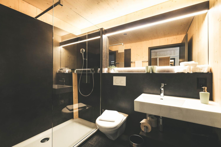 Bathroom 2, Gruppenhaus Frutigresort, Frutigen