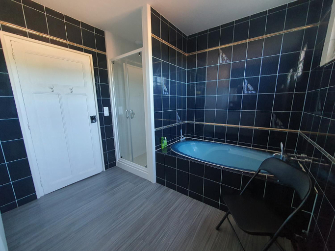 Bathroom 3, Le Pressoir de Marsac, Charente