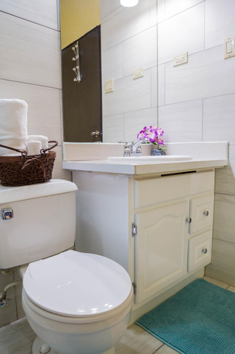 Bathroom 2, Sweet Kensville @ New Kingston