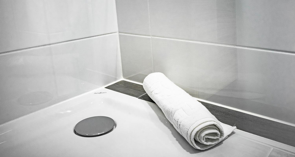 Bathroom 5, M&M Lowen Hotel, Oberbergischer Kreis