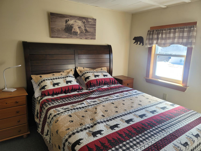 Bedroom 2, Ladd Pond Cabins and Campground, LLC, Coos