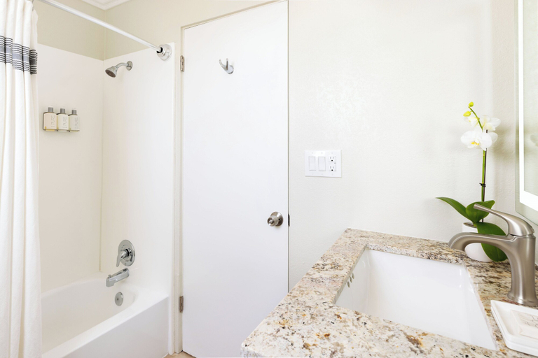 Bathroom 4, Pacific Edge Hotel, Orange