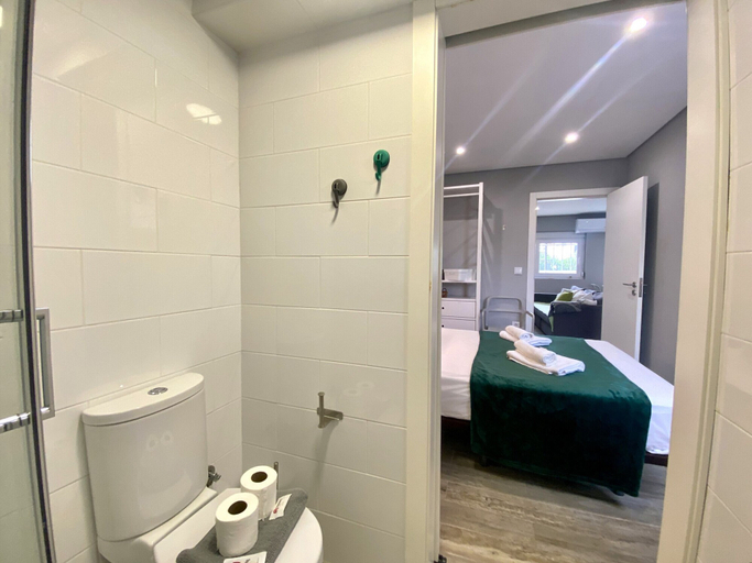 Bathroom 2, Quarteira Stylish 2 by Homing, Loulé