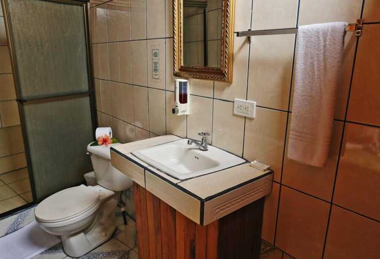 Bathroom 4, Hotel El Atardecer, Puntarenas