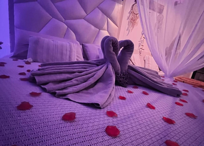 Others 3, Villa CoCoon - Love room cocooning & 50 nuances, Bouches-du-Rhône