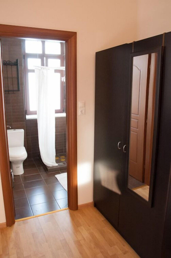 Bathroom 4, Archontiko Tsikari, North Aegean