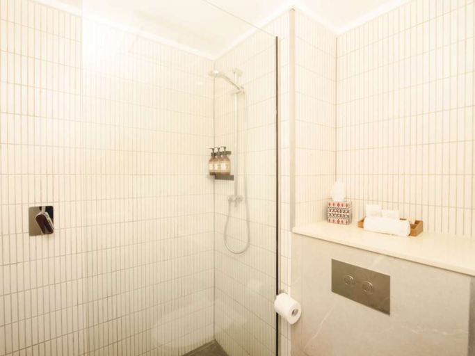 Bathroom 5, Novotel Suva Lami Bay, Rewa