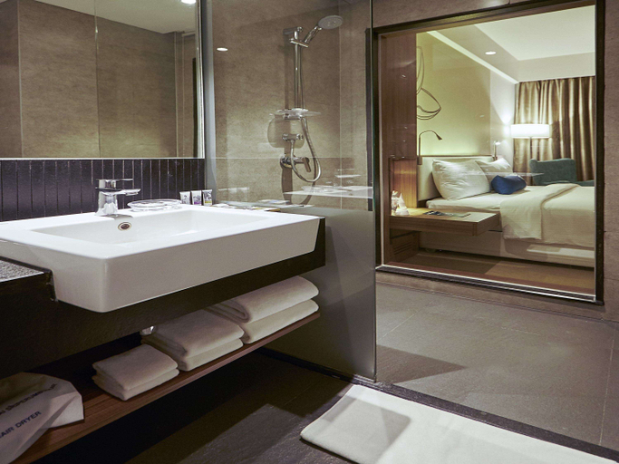 Bathroom 5, Mercure Chennai Sriperumbudur, Kancheepuram