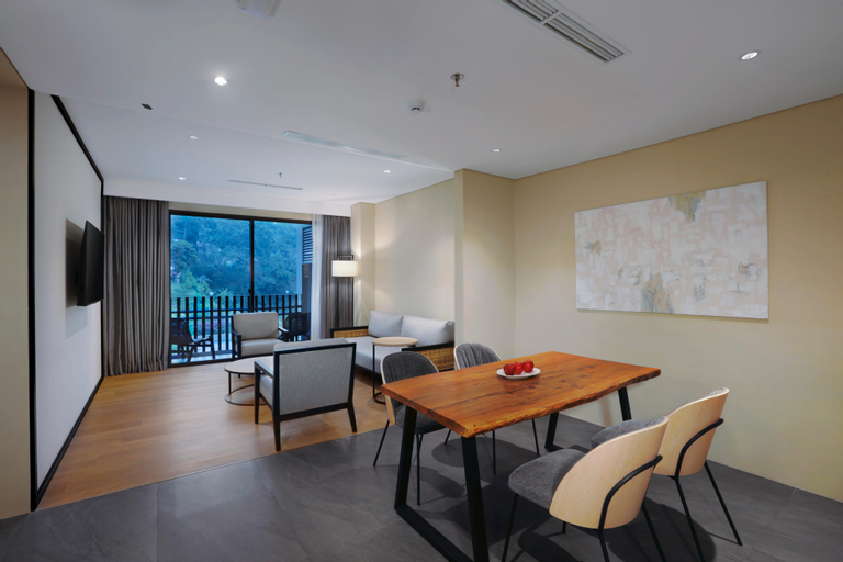 Dining Room 12