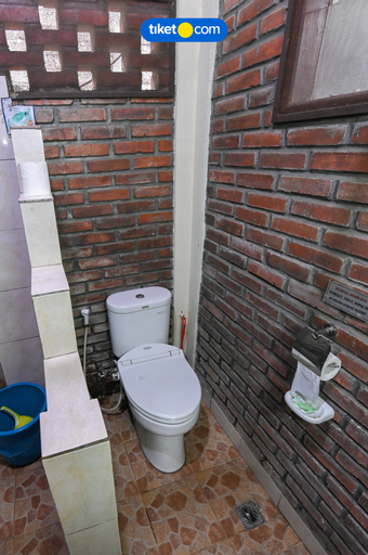 Bathroom 18