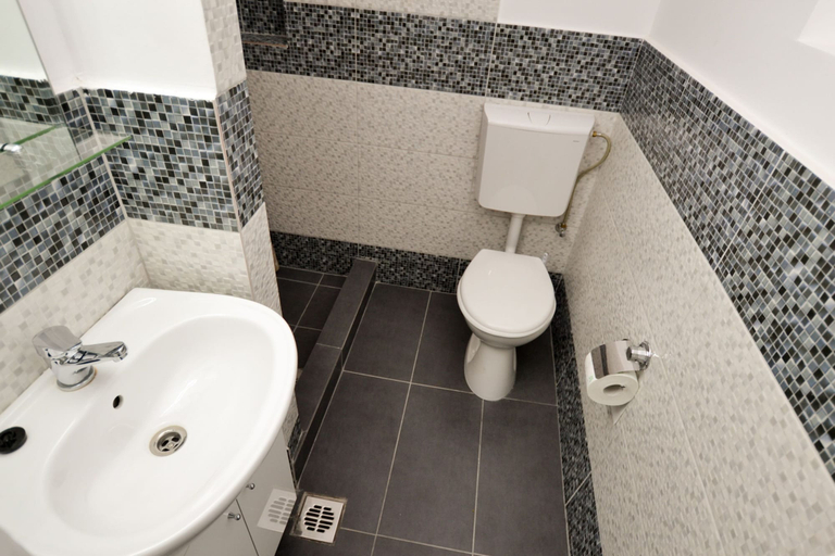 Bathroom 2, Central Class Bucharest, Municipiul Bucuresti