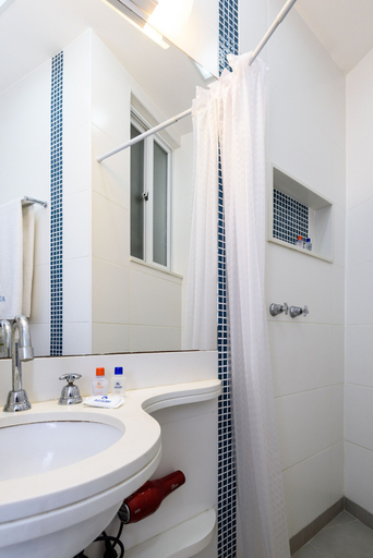 Bathroom 3, DF-125, Rio de Janeiro