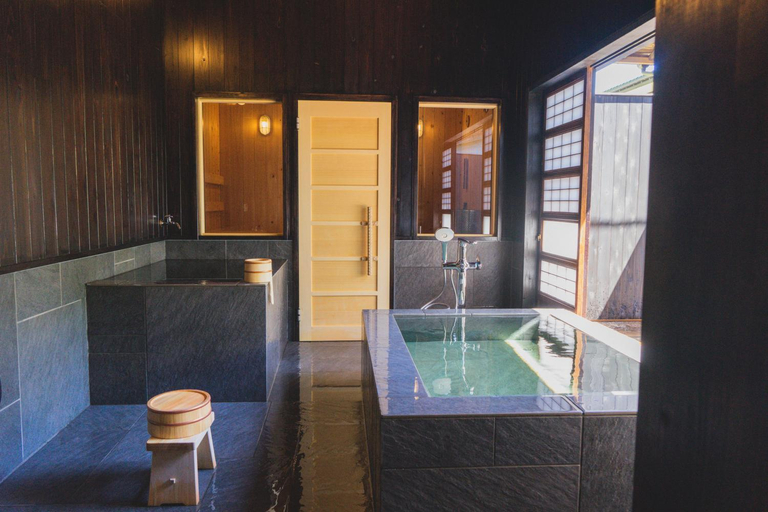 Bathroom 3, Old Folk House Stay - Ufufu Woven House, Ōtsuki