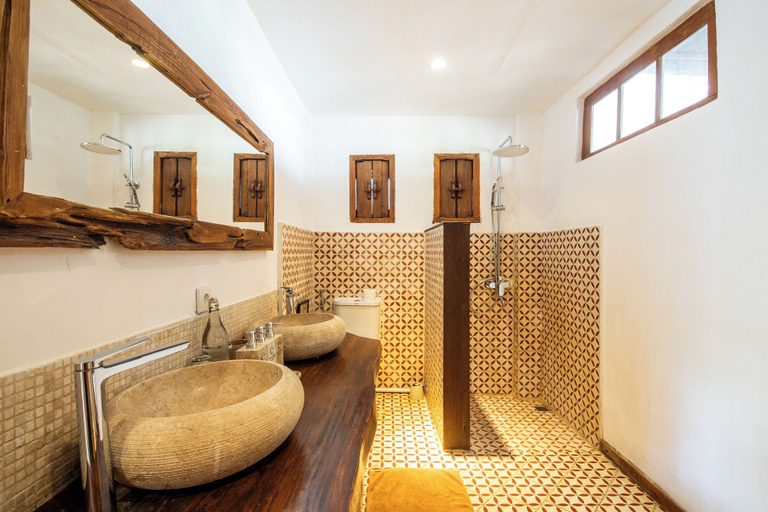 Bathroom 3, The Gili Beach Resort, Lombok