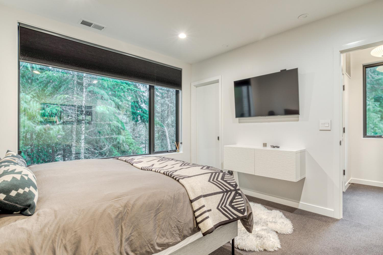 Bedroom 2, Wyeast Trail, Clackamas