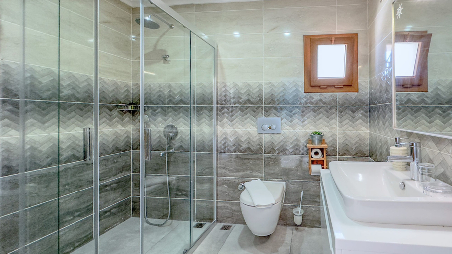 Bathroom 3, Rota Otel, Karaburun