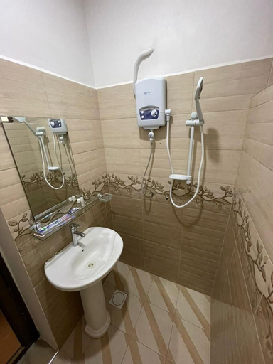 Bathroom 4, D&D Apartments, Moshi Urban