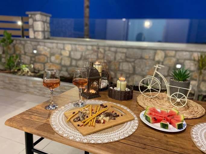 Food & Drinks 4, Galazia Thea Apartments, South Aegean