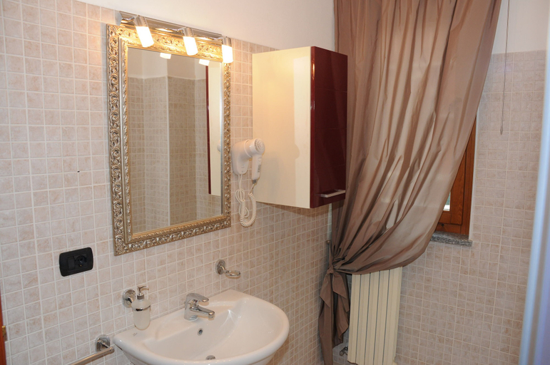 Bathroom 5, Residenza Segrate Centro, Milano