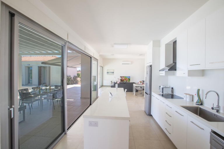 Others 5, Leda Villa