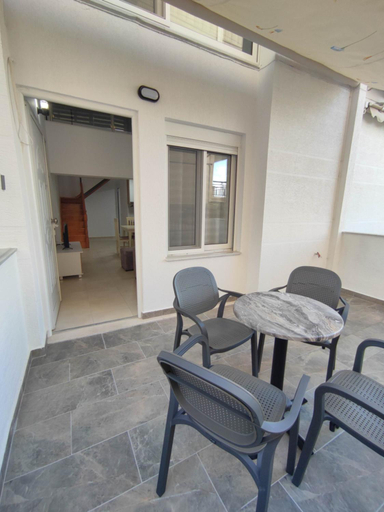 Others 2, Rose Apartment, Sarandës