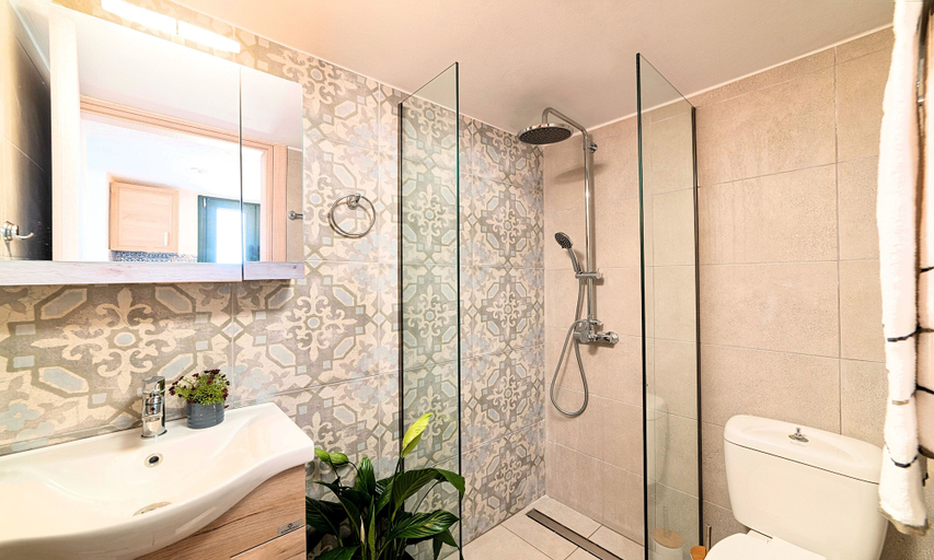 Bathroom 3, Istron Homes, Crete