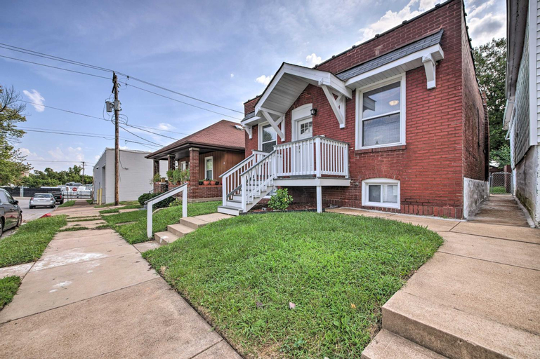 Family-Friendly St Louis Home Less Than 6 Mi to Dtwn!, Saint Louis
