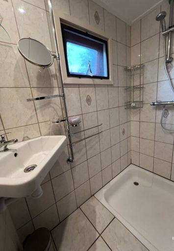 Bathroom, Huijsmansverhuur Type C Comfort Plus Prinsenhof 79, Goedereede