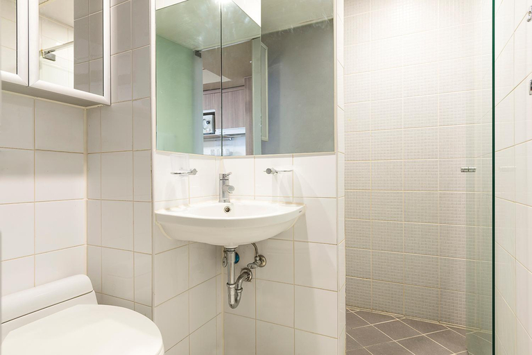 Bathroom 13