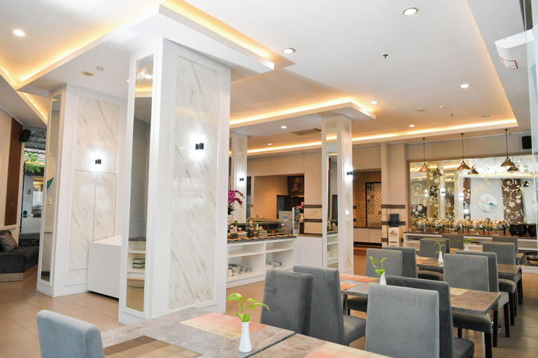 Food & Drinks 5, Front One HK Resort Simpanglima, Semarang