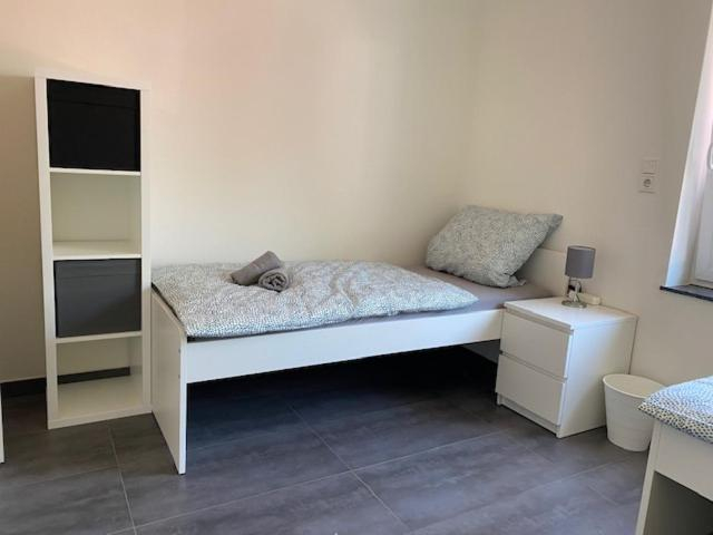 Bedroom 2, 3 Mehrbettzimmer, Kuche, Bad fur Arbeiter und Monteure in Gau-Weinheim, Alzey-Worms
