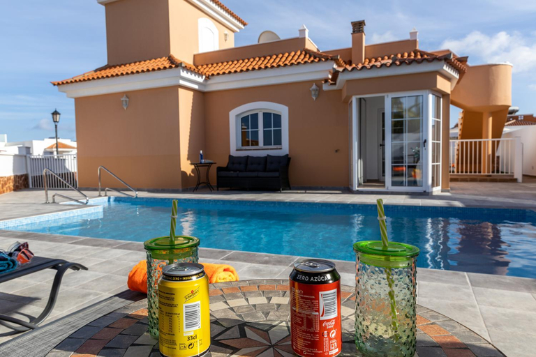 Sport & Beauty 2, Perfect for family holidays with private pool, near beach and golf- Villa Ashley, Las Palmas