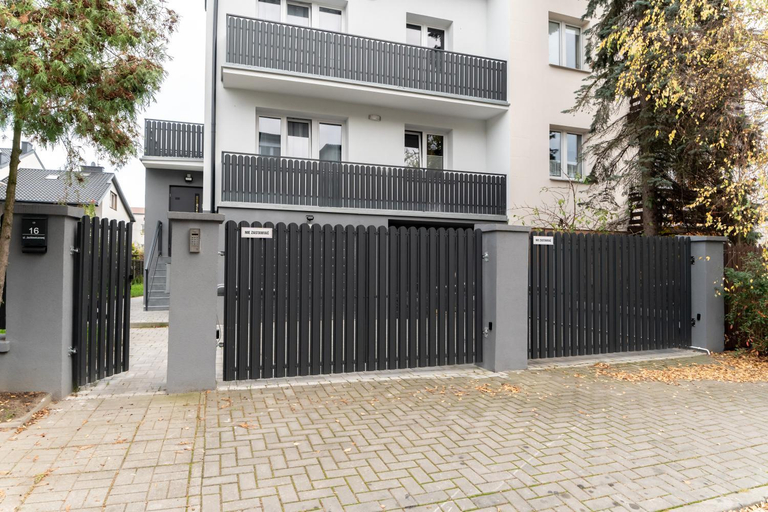 Others 3, Uroczy, przytulny apartament poddasze, Radom City