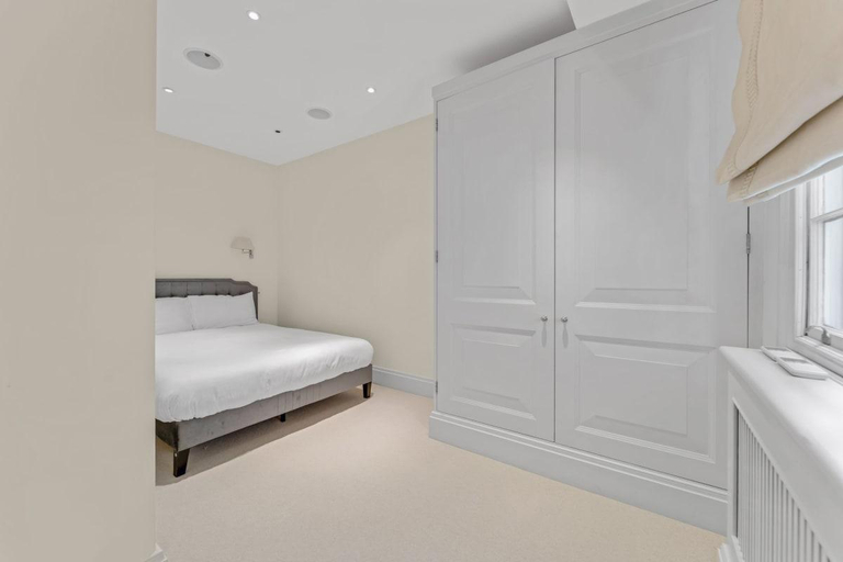 Bedroom 3, The Belgravia Place - Stunning & Bright 2BDR Home, London