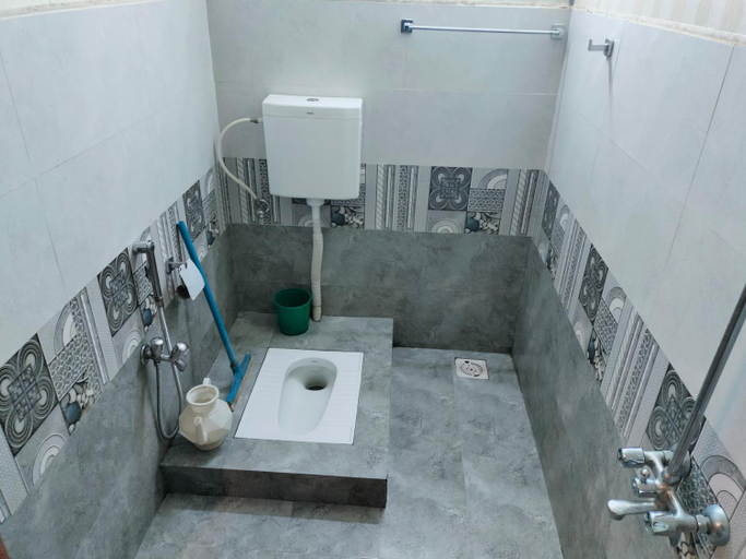 Bathroom, Husnain Resort, Hazara