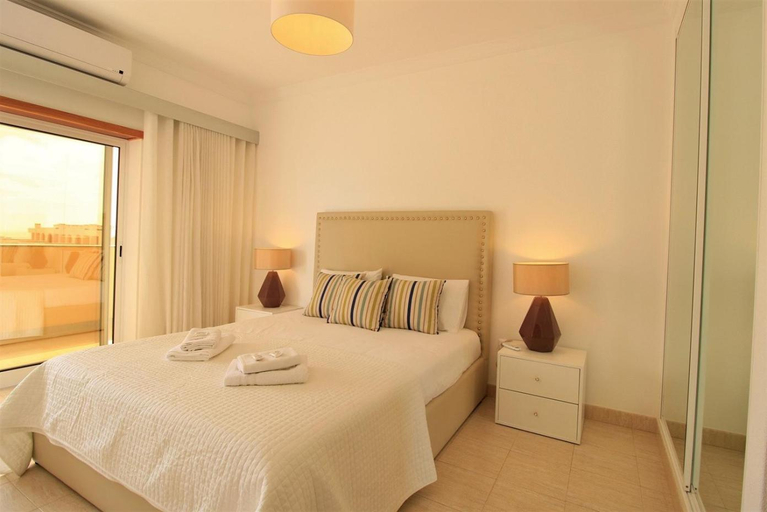 Bedroom 3, Armacao de Pera Brightness With Pool by Homing, Lagoa